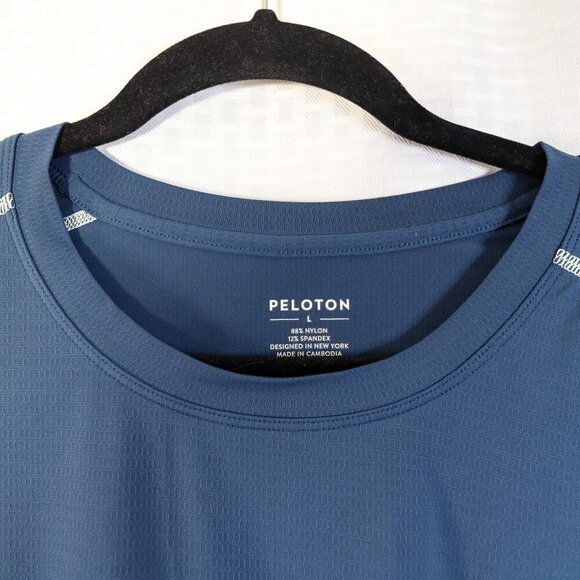Peloton size L blue logo front short sleeve performance t-shirt - Picture 3 of 7